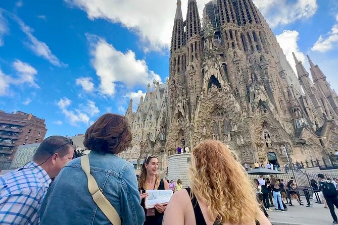 Barcelona: Sagrada Familia & Park Guell Guided Tour + Transfer - Entering Sagrada Família: Nativity and Passion inside the light