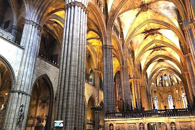 Barcelona: Sagrada Familia & Park Guell Guided Tour + Transfer - Getting the most out of Park Güell and Sagrada Família on foot