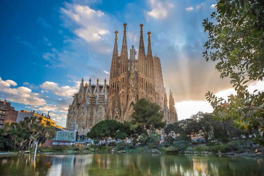 Barcelona: Sagrada Familia, Park Guell & Tapas Private Tour - The Sagrada Familia finale: official guide or audio, with priority entry