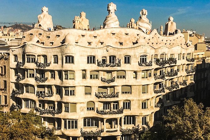 Barcelona: Sagrada Familia, Park Guell & Tapas Private Tour - Sagrada Familia: how your option changes the experience