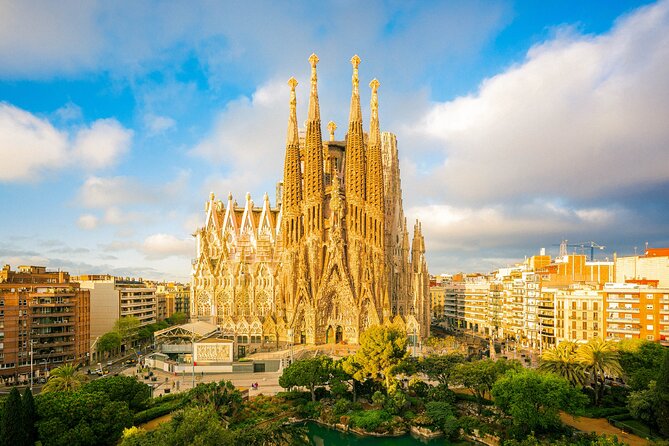 Barcelona: Sagrada Familia: Priority Access & Guided Tour - Quick hits before you go
