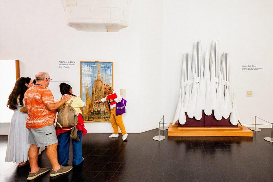 Barcelona: Sagrada Familia Priority Access Guided Tour - The pacing: how you experience the basilica without feeling like you are sprinting