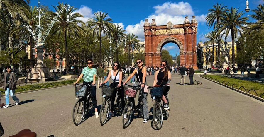 Barcelona: Sagrada Familia Private E-Scooter Tour - Why a 2-hour small group tour is the right format for Barcelona