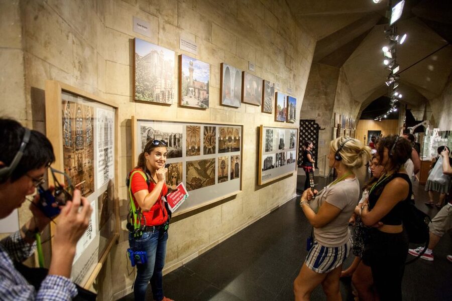Barcelona: Sagrada Familia Skip-the-Line Guided Tour - Languages, Headsets, and Group Style