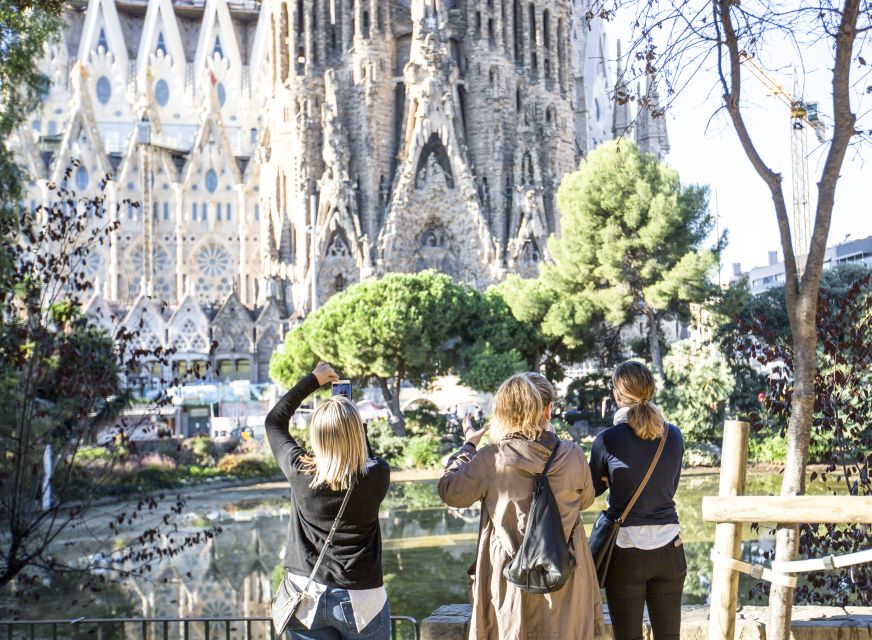 Barcelona: Sagrada Familia Skip-The-Line Guided Tour - The smartest fit: who should book this tour