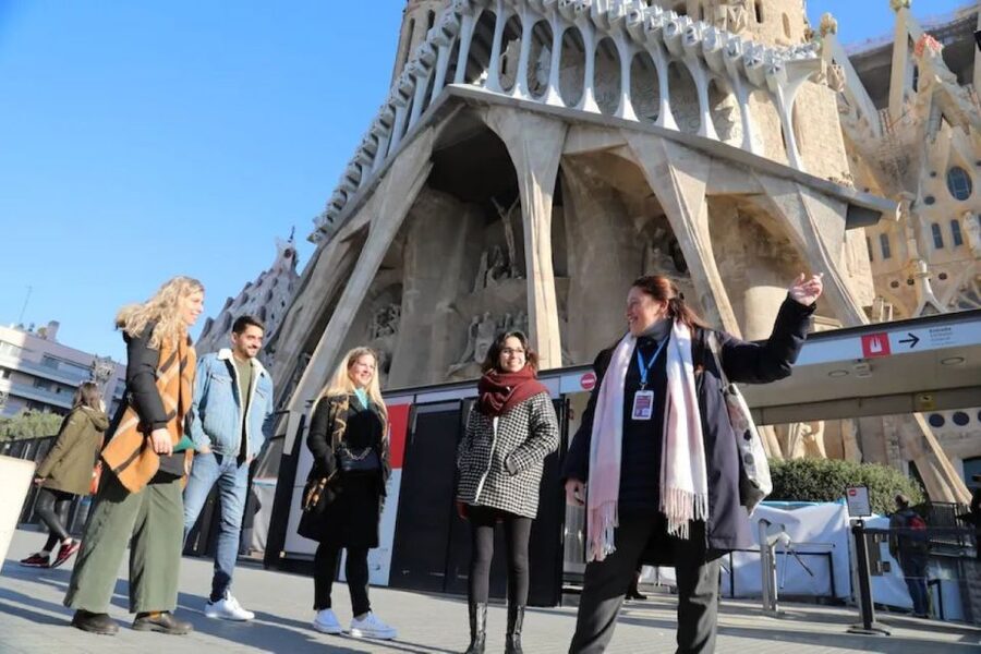 Barcelona: Sagrada Familia Skip The Line Insider Guided Tour - Common Snags: Towers, Hearing, and Security Flow
