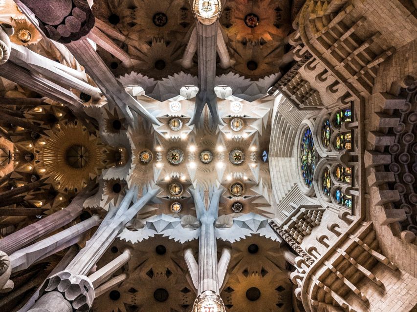 Barcelona: Sagrada Família Skip the Line Tour & Entry Ticket - Dress code and on-site rules you should plan around