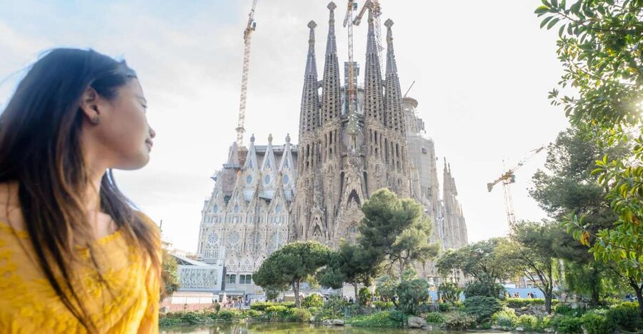 Barcelona: Sagrada Familia Tour & Optional Tower Visit - Key Things to Know Before You Go