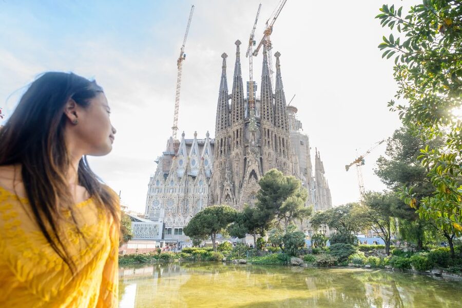 Barcelona: Sagrada Familia Tour & Optional Tower Visit - Entering Sagrada Familia Without Losing Your Day