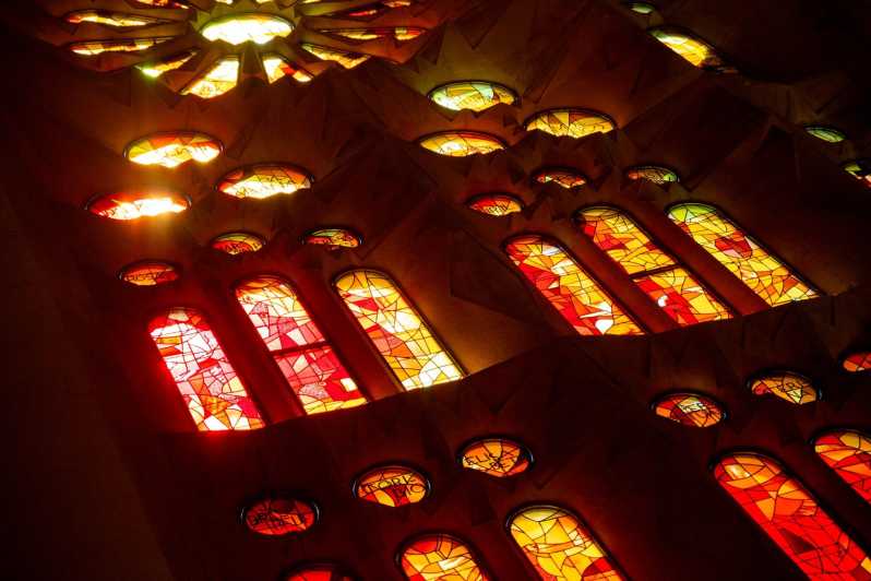 Barcelona: Sagrada Familia Tour with Optional Extras - Optional add-on 1: rooftop terrace sangria views at Hotel Rosellón