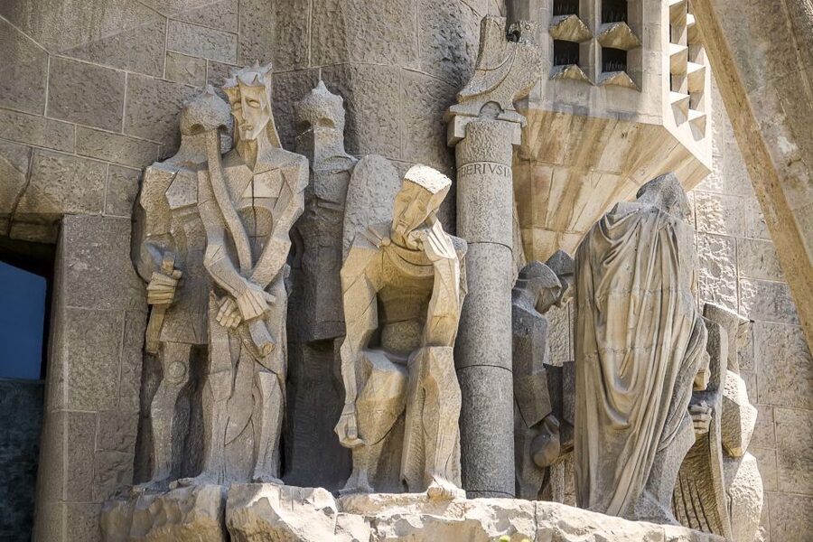Barcelona: Sagrada Familia Tour with Optional Tower Access - Group Pace, Audio, and What to Expect From the Guide