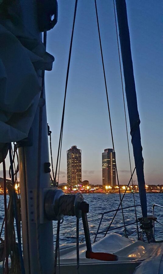 Barcelona: sailing experience, excursions lasting 2h - Who this sail is best for, and who should consider alternatives