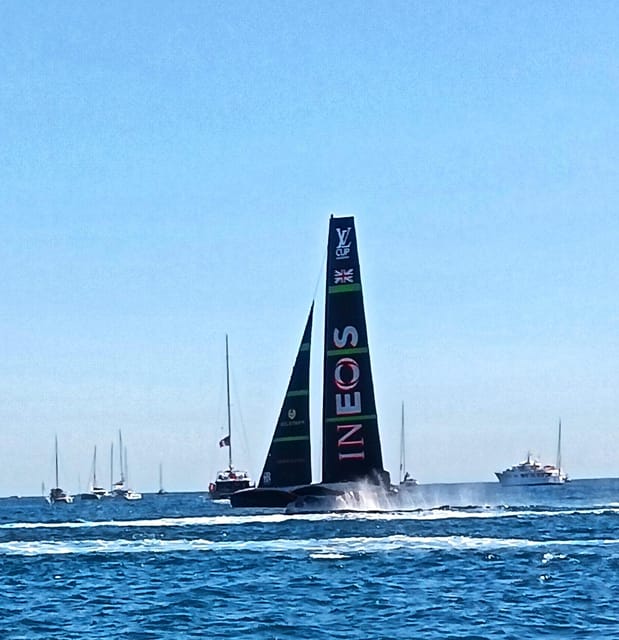 Barcelona: Sailing tour - From cockpit to bow mattress: how you actually relax on board