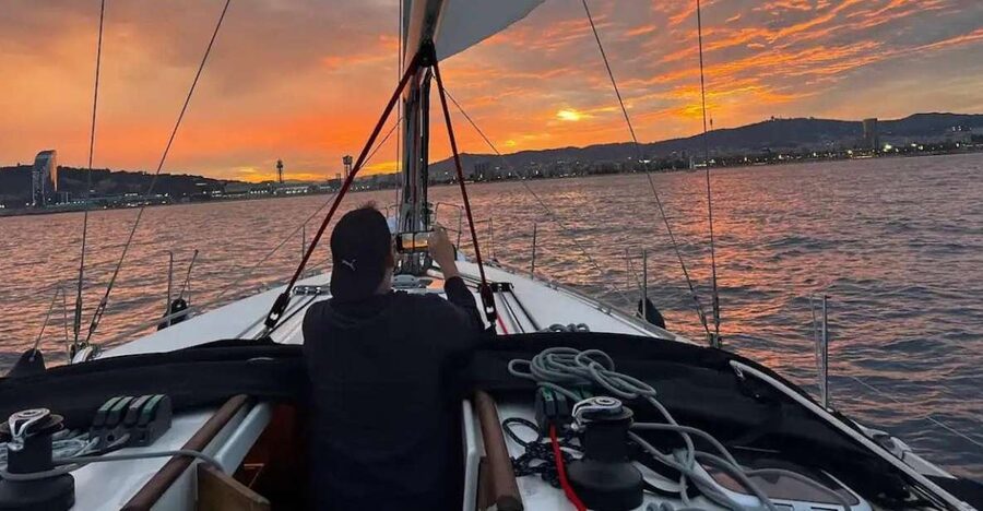 Barcelona: Sailing Tour with a Glass of Cava - Key points at a glance