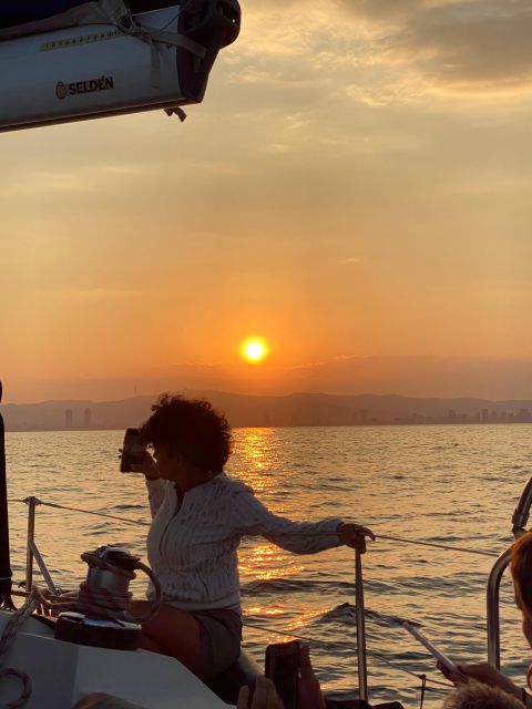 Barcelona: Sailing Tour with a Glass of Cava - Cava, snacks, and the kind of comfort you can actually taste