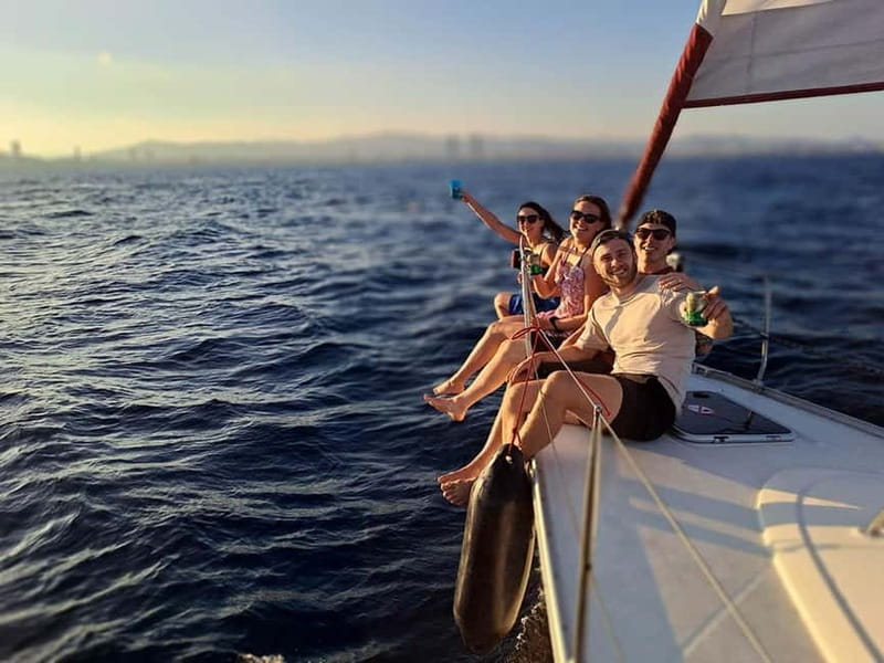 Barcelona: Sailing tours con capitán local, bebidas y snacks - Key things that make this sailing tour worth your time