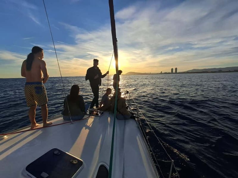 Barcelona: Sailing tours con capitán local, bebidas y snacks - The main event: swimming in the Mediterranean where the views still matter