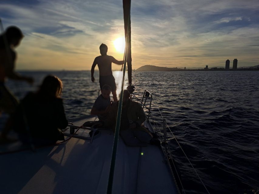 Barcelona: Sailing tours con capitán local, bebidas y snacks - Who this sailing tour suits best (and who might prefer something else)