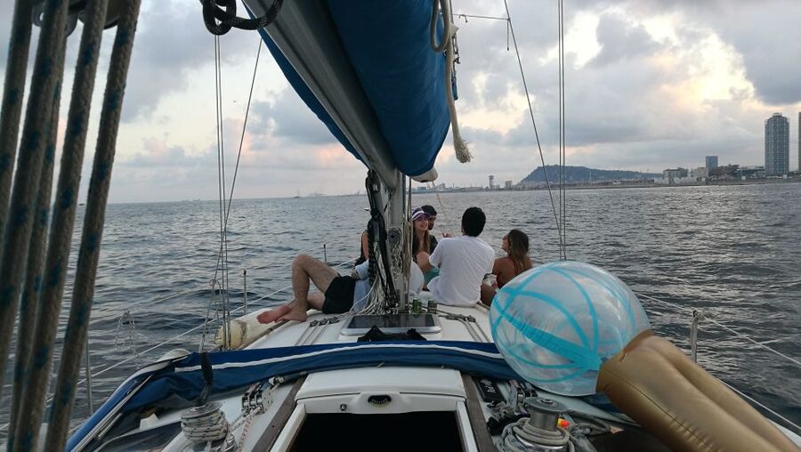 Barcelona: Sailing Trip with Drinks and Snacks - A smooth 90 minutes on the water, with clear timing