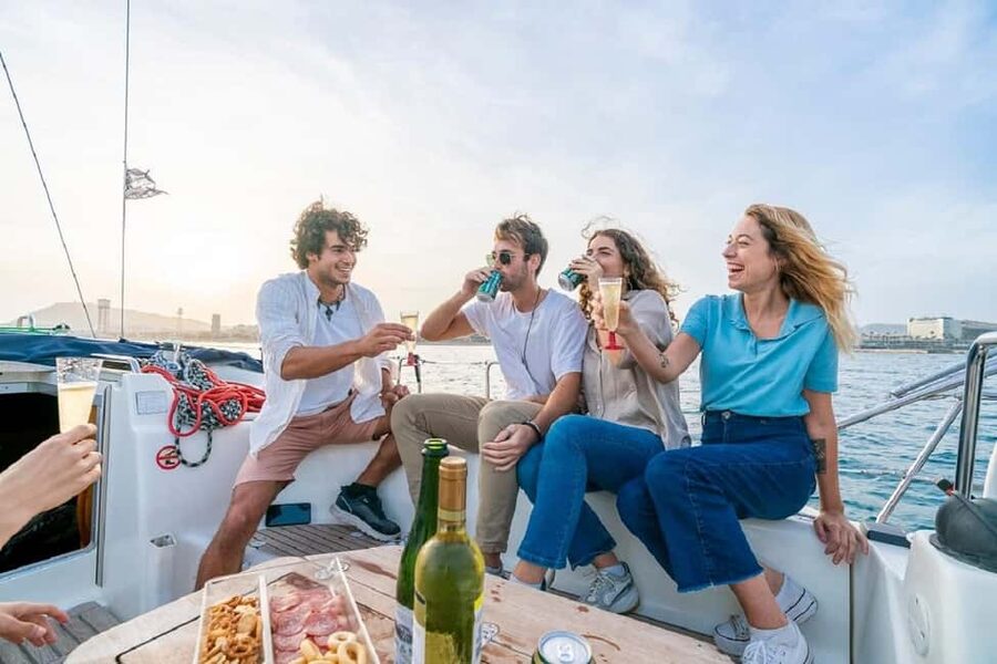 Barcelona: Sailing trip with GINTONIC workshop - Who should book this sunset gin sail, and who might skip it