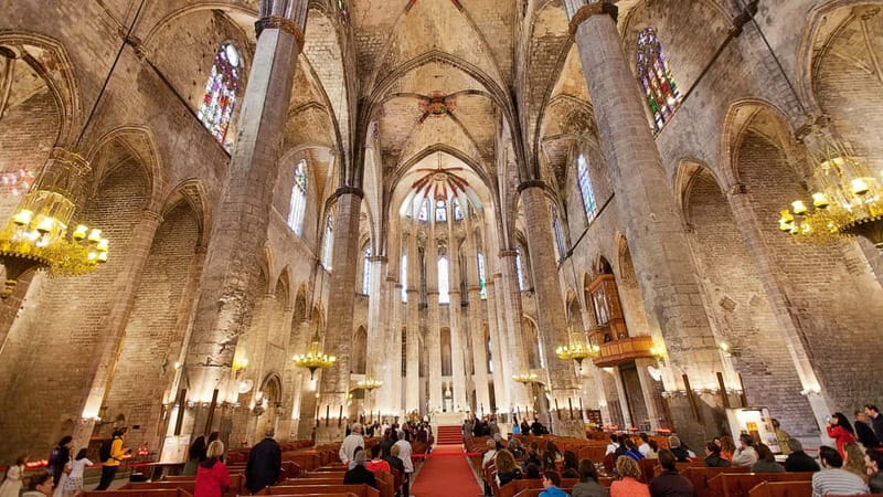 Barcelona: Santa Maria del Mar Tour & Terrace Access - Step inside: Gothic columns, hidden corners, and the crypt feel