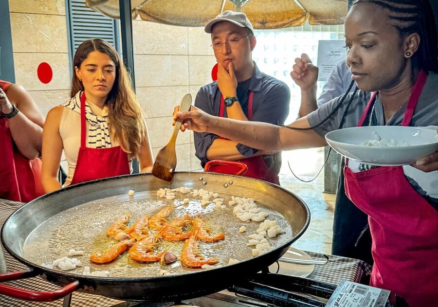 Barcelona: Seafood Paella ★Maestro★ & Tapas & Sangria - Group energy, who leads your class, and how it feels