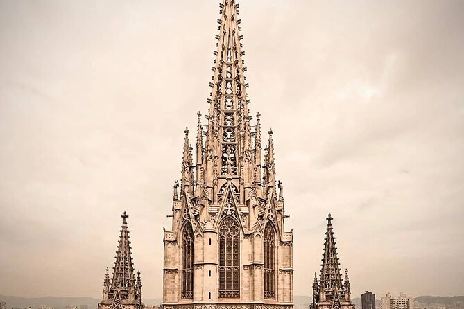 Barcelona Self-Guided Murder Mystery Tour by the Cathedral of Barcelona - A 1914 detective case in the shadow of Barcelona Cathedral