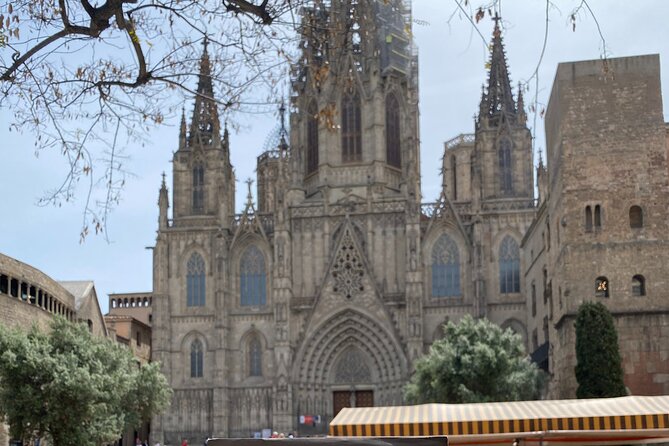 Barcelona Self-Guided Murder Mystery Tour by the Cathedral of Barcelona - How to get the most out of the story without slowing everything down