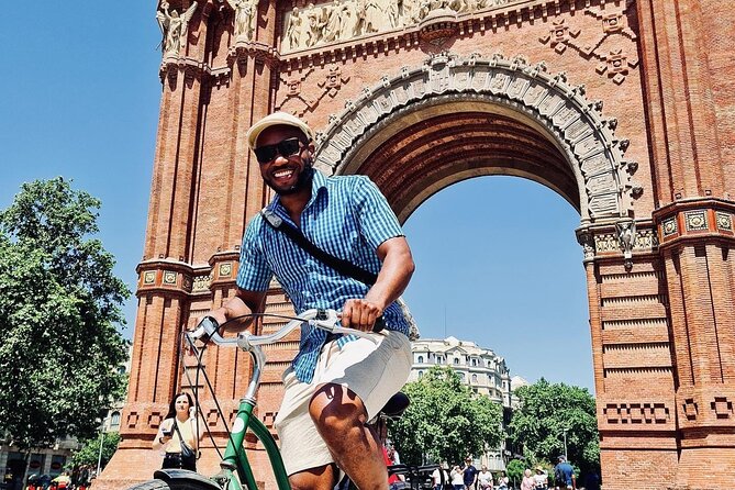 Barcelona Sightseeing by Bike with Photo Shooting and Tapas - Arc de Triomf and the city monuments you can spot quickly