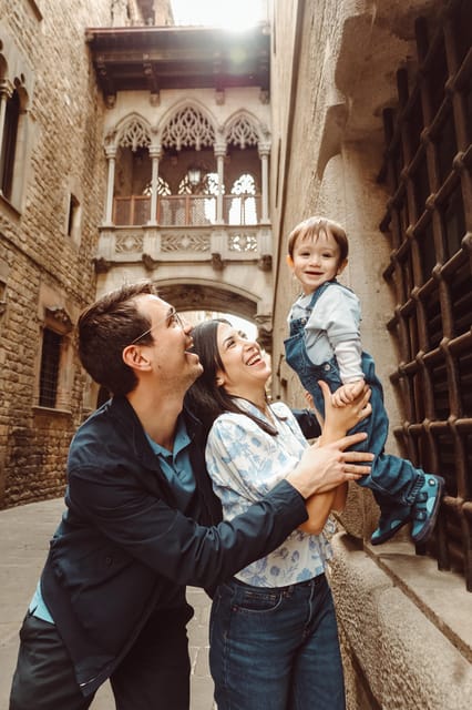 ✅ Barcelona: Sightseeing Professional Photoshoot Session - The big practical tradeoff: the Gothic Quarter is popular
