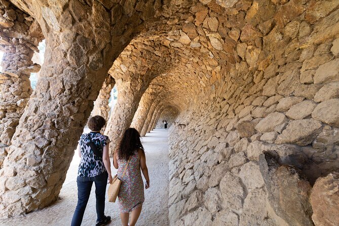 Barcelona: Skip-the-Line Gaudi's Park Guell Guided Tour - What the guided walk actually covers inside Park Güell
