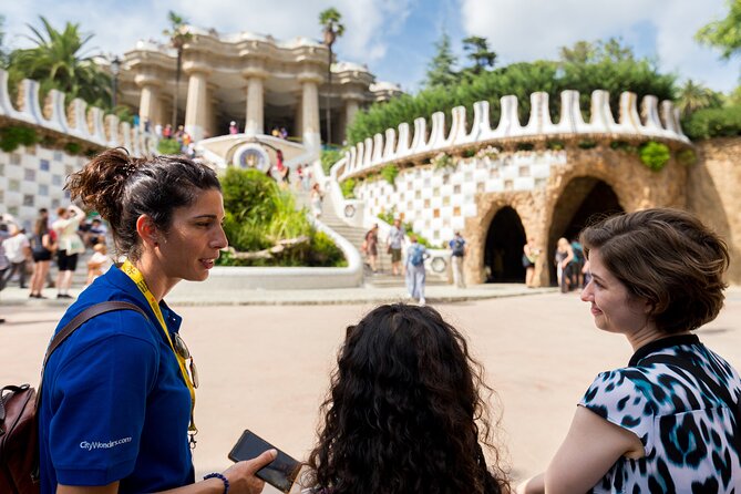 Barcelona: Skip-the-Line Gaudi's Park Guell Guided Tour - Monumental Zone highlights: Serpentine Bench and El Drac