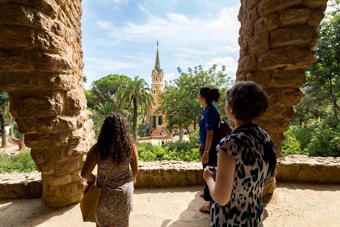 Barcelona: Skip-the-Line Gaudi's Park Guell Guided Tour - Pace, group size, and the reality of crowds
