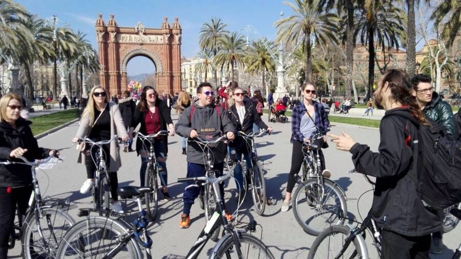 Barcelona: Small Group or Private Bike Tour - Gothic Quarter and Old Town streets, from medieval squares to Roman traces