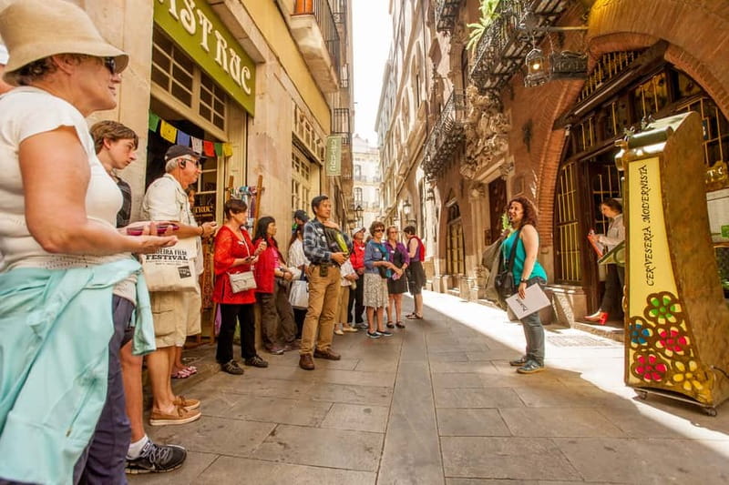 Barcelona: Small Group Picasso Tour with Picasso Museum - Museums time, Museu Picasso: early works and the story of style change