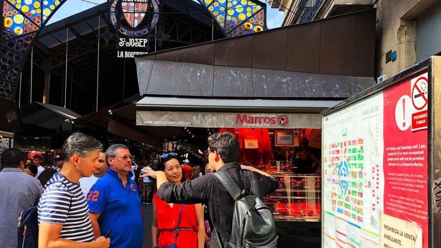 Barcelona: Street Food & Sightseeing Tour with Local Market - La Rambla to La Boqueria, where the smells do the talking