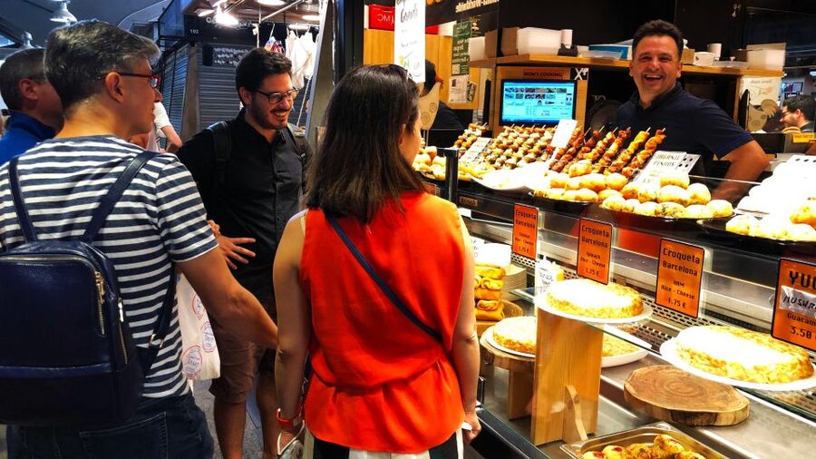 Barcelona: Street Food & Sightseeing Tour with Local Market - The guide part: history you can actually use while you’re walking