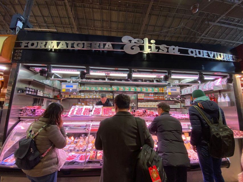 Barcelona: Street Food & Sightseeing Tour with Local Market - Walking pace for 2.5 hours: comfortable, but not a sit-everywhere tour