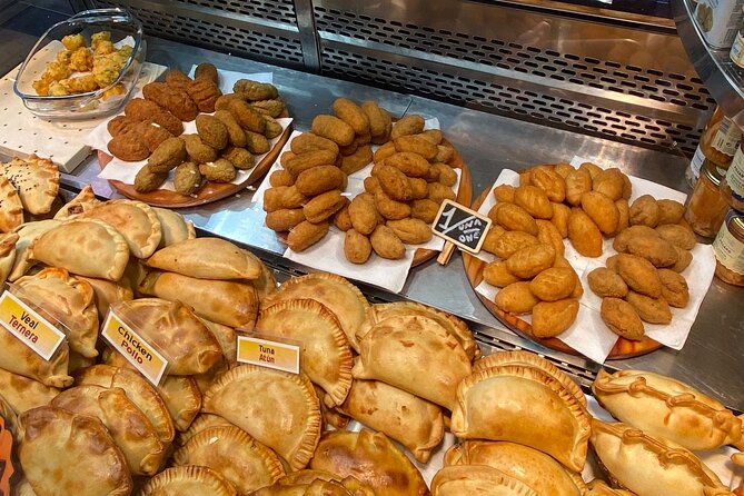 Barcelona Street Food Tour with Local Market & City Center Visit - Why this 2.5-hour Barcelona street food loop works