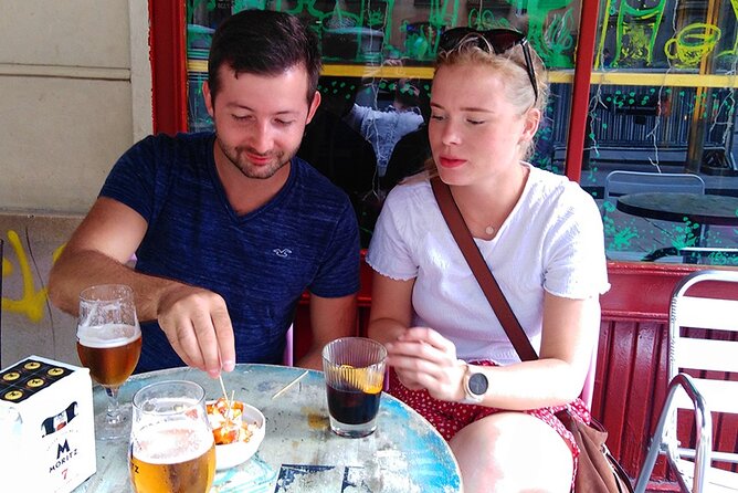 Barcelona Street Food Tour with Local Market & City Center Visit - Mercat de la Boqueria: where the tastings make the tour