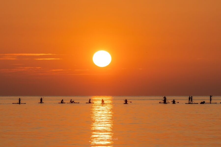 Barcelona: Sunrise Paddleboarding with Instructor and Photos - A balanced take on photos: great memory, one possible hiccup
