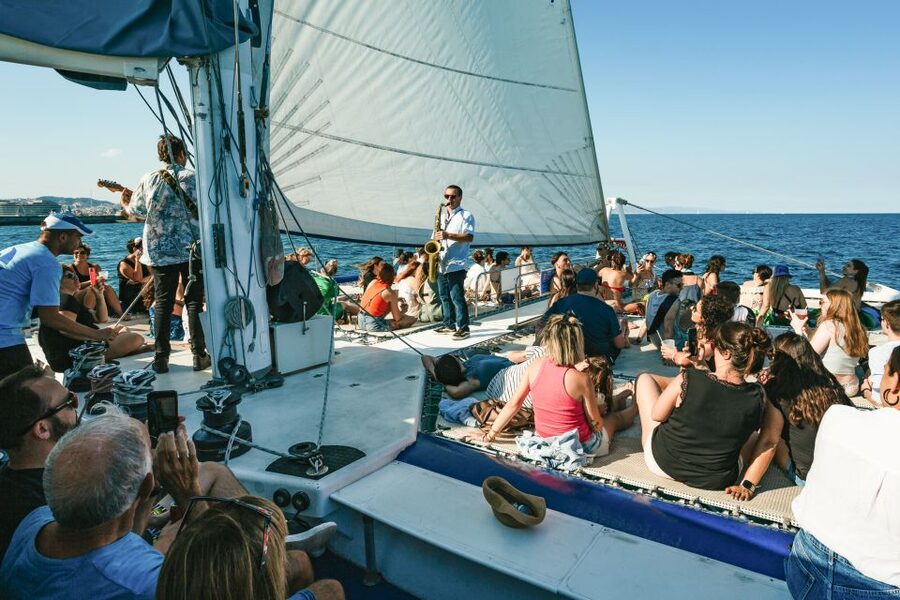 Barcelona: Sunset Catamaran Cruise with Live Music - The bar and value: you pay for the experience, not a bundled meal