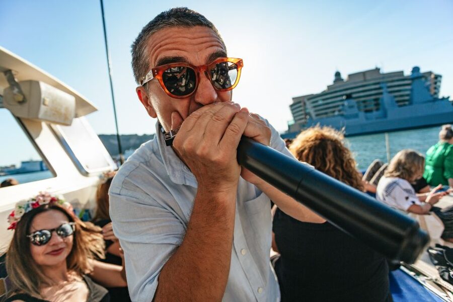 Barcelona: Sunset Catamaran Cruise with Live Music - What happens during the 1.5 to 2.5 hour roundtrip (no stops)