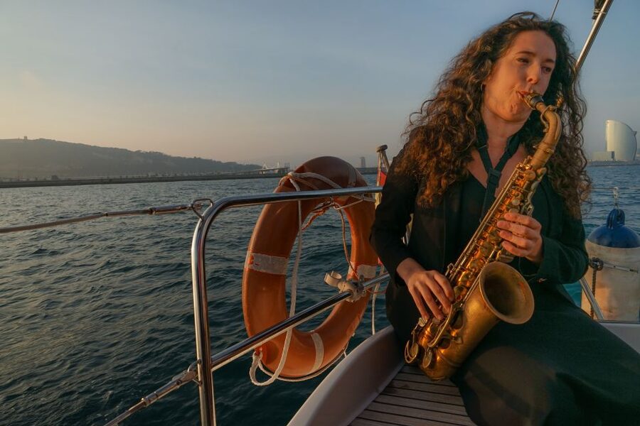 Barcelona: Sunset Live Sax and Sailing Experience with Tapas - Price and logistics: is $107 per person worth it?