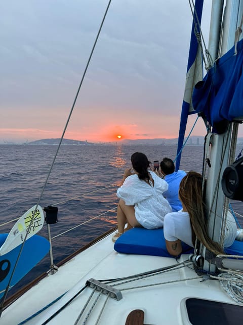 Barcelona: Sunset Sailboat Cruise with Drinks and Snacks - One hour on the water: what the timeline feels like