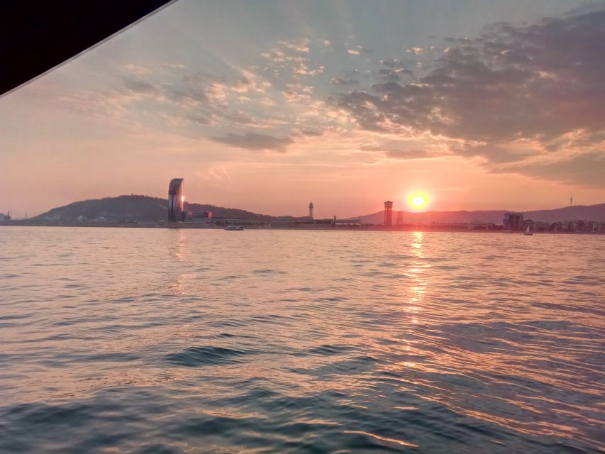 Barcelona: Sunset Sailing Tour with Open Bar & Snacks - Meeting at Moll de la Marina, Port Olímpic, and finding the right boat