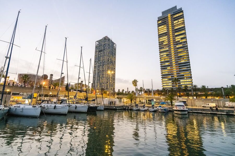 Barcelona Sunset Sailing with Gin Tonic Workshop Option - Timing and the most common mistake: expecting the same experience every day