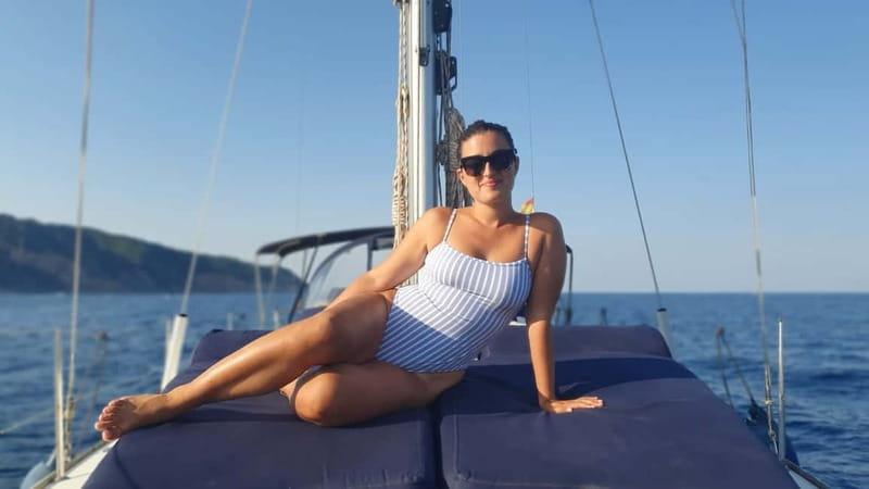Barcelona: Sunset Skyline Cruise with Cava and Snacks - Skyline viewing from the water: Colon, La Rambla, and Sagrada Família