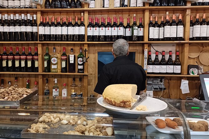 Barcelona tailored tapas & drinks tour with a native guide - When the market visit shows up, and why it helps
