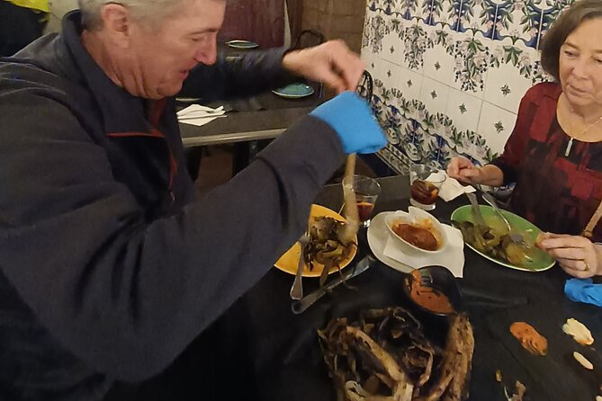 Barcelona tailored tapas & drinks tour with a native guide - The guides: what makes the experience feel local